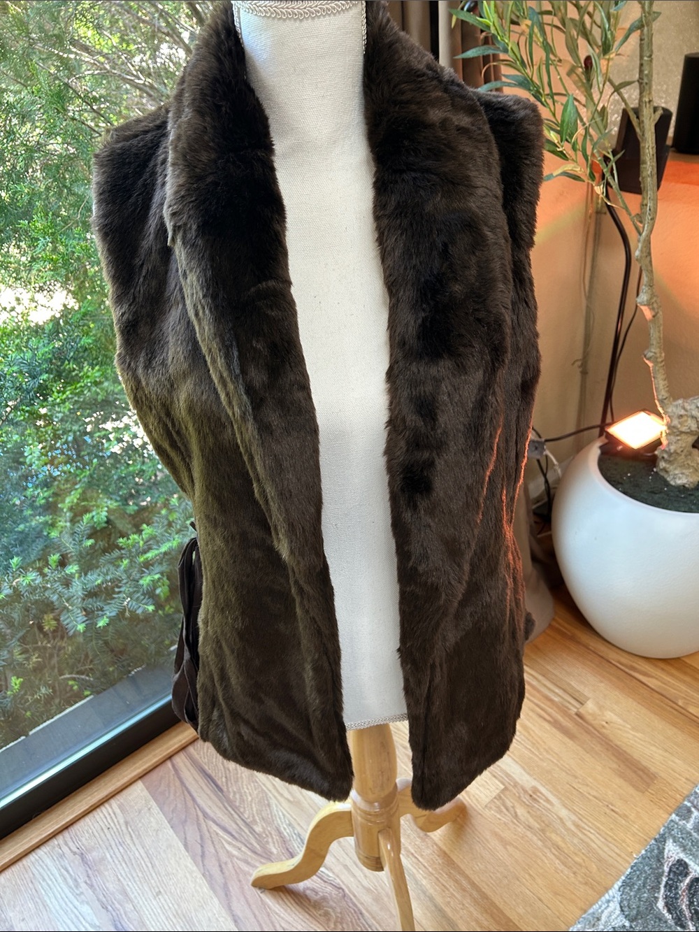 MERONA- Women's Dark Brown Faux Fur Vest - med